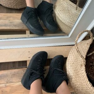 UO VAGABONG BLACK PLATFORM HIGH TOP SHOES